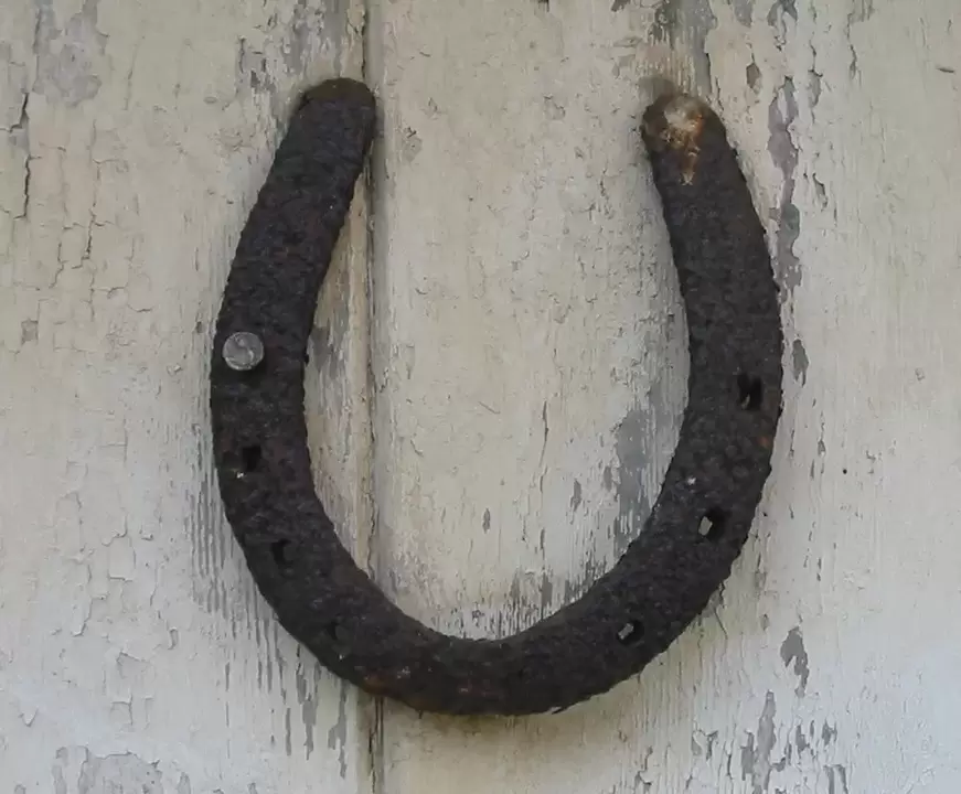 amulet for luck-horseshoe